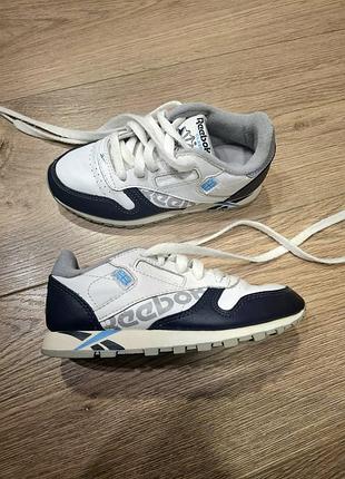 Кроссовки reebok на мальчика 3-5 лет, стелька 17 см. оригинал.