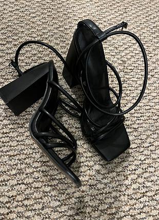 Босоножки женские