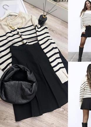 Кофточка в чорно-білу полоску