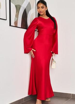 Червона сукня