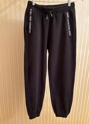 Спортивные брюки. calvin klein.