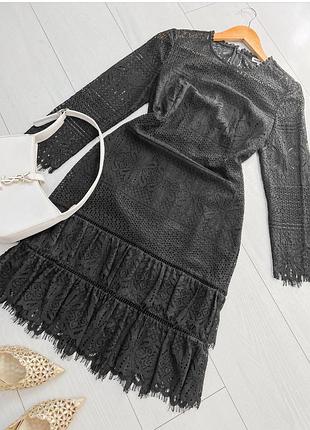 Чорна мереживна сукня