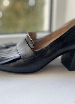 Шкіряні туфлі