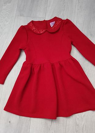 Червона сукня