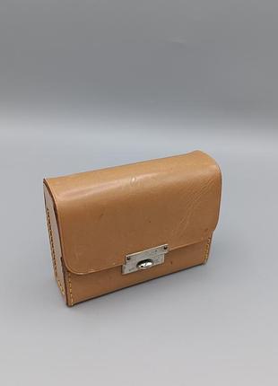 Винтажный кожаный чехол кейс 60х размером 10.5см×8см×3.5см в середине разделен на три части