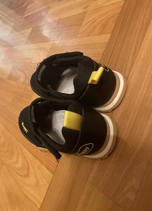 Босоніжки, макасіни