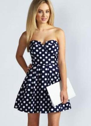 Жіноча стильна темно-синя сукня бандо у горошок
