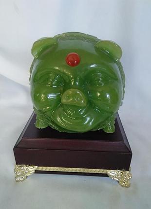 Подарункова нефритова статуетка свинка , символ удачи