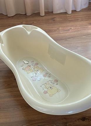 Ванночка дитяча  в ідеальному стані , є злив , що дуже зручно , модні як для хлопчика так і для дівчинки  , кокон-конверт зимовий , дуже теплий