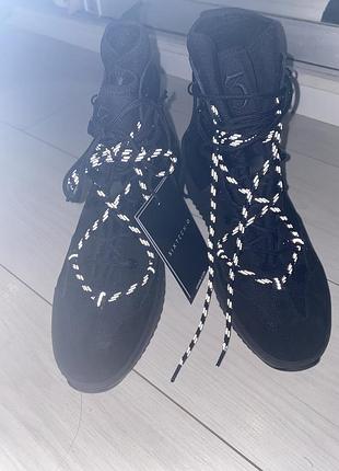 Чоловічі високі кросівки, нові