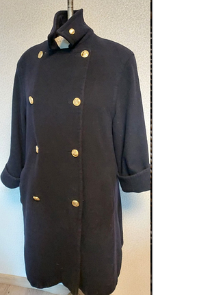 Винтажное женское шерстяное пальто синего цвета.