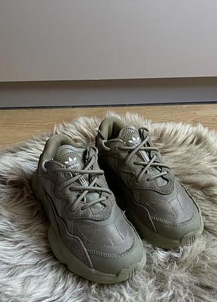 Оригінальні дитячі кросівки adidas ozweego