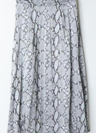 Плиссированная юбка макси в змеиный принт new look.