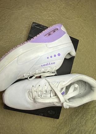 Фірмові кросівки "oxypas" розмір 40. устілка 25.5 см.