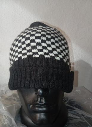 Шапочка спортивна нова акрил