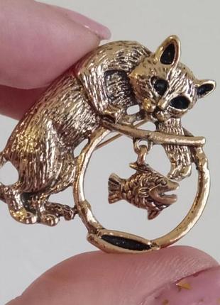 Брошь брошь кот котик с рыбой стильная модная новая