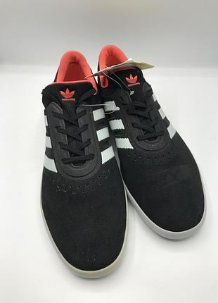 Соловічі кеди adidas є незначні дефекти які не впливають на носку розмір 43.1/3