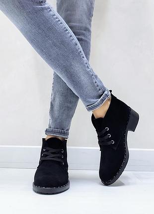 Женские ботинки desert из натуральной замши, черного цвета, деми, 35-42