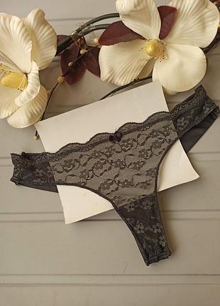 Кружевные трусики бразилианы с гладкой бесшовной попой