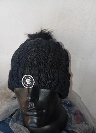 Шапочка женская вязаная