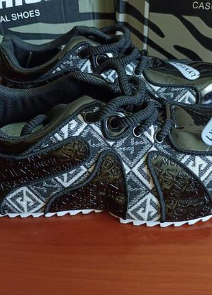 Кроссовки унисекс.черный цвет бу