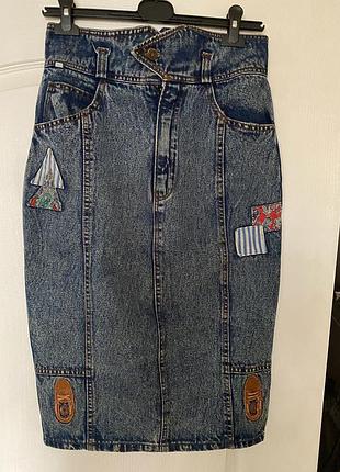 Джинсова спідниця в довжині міді. прямого крою.з карманами. розмір позаду. розмір 38/m/46  40/l/48