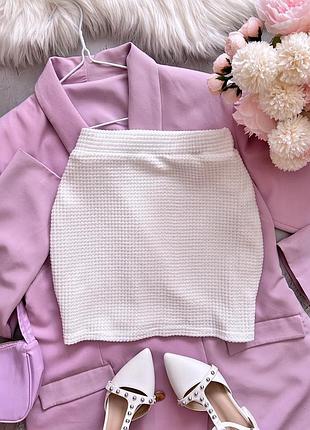 Білосніжна міні спідниця