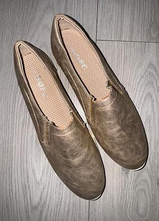 Золоті зручні лофери