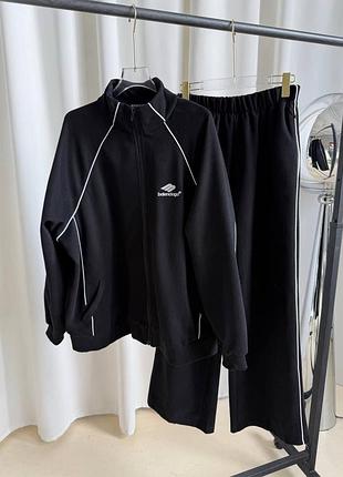 Жіночий костюм