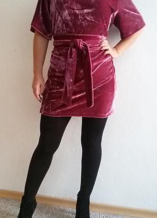 Дуже лаконiчна оксамитова сукня