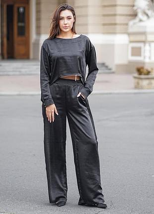 Костюм из шелкового муара.