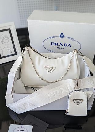 Жіноча сумка prada біла