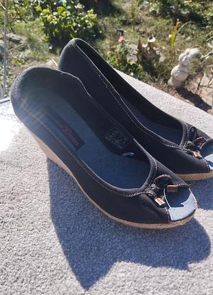 Жіночі туфлі