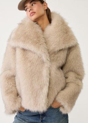 Бежева шуба оверсайз 70 см