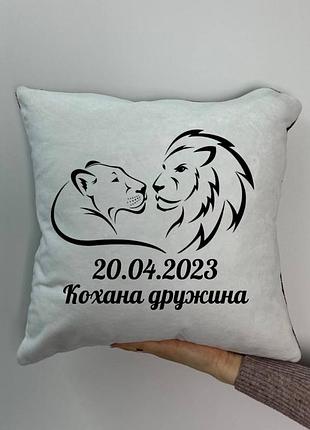 Подушка с принтом плюшевая любимая жена, 35х35 (1202)