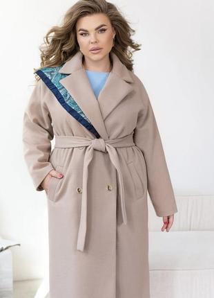 Стильне монохромне двобортне пальто оверсайз