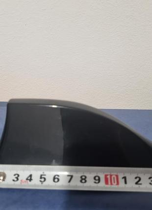 Пластиковая автомобильная антенна с усилителем черного цвета