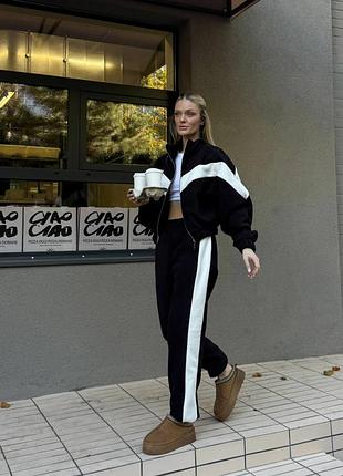 025 спортивный костюм. стильный и невероятно удобный костюм с акцентными вставками.