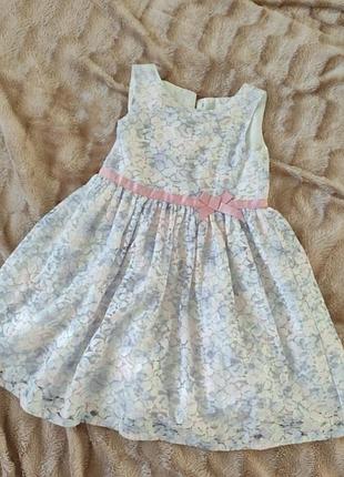 Нарядное кружевное платье бренда primark premium качества на возраст 3-4 года на рост 104 см с коттоновым подкладом с фатином по низу