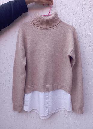 Бежевый трендовый свитер с имитацией рубашки