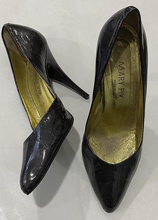 Жіночі класичні туфлі 38 розміру, шкіра