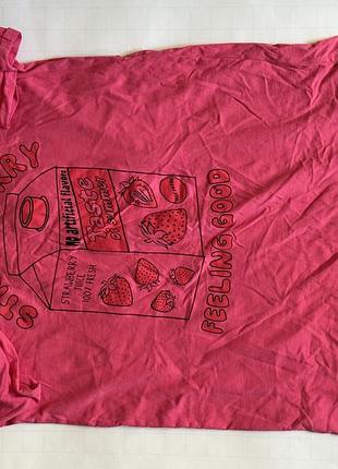 Рожева нічна сорочка з принтом полуниці