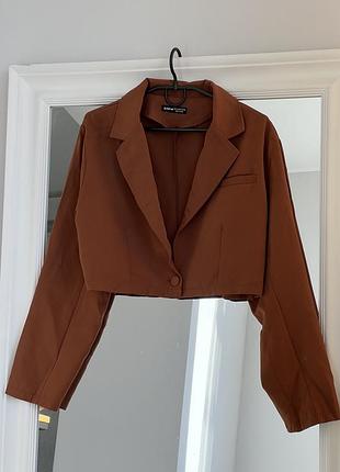 Коричневий базовий вкорочений жакет