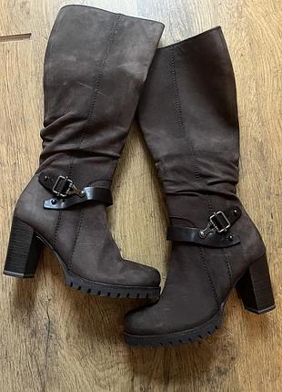 Жіночі замшеві демісезонні чоботи marco tozzi на підборах 38 р (б/в)