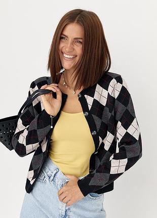 Кардиган у ромби на ґудзиках