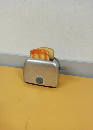 Игрушечный тостер