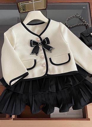 Костюм для девочки с юбкой