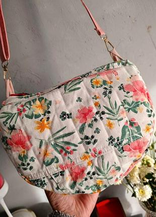 Джинсовая стеганая сумка через плечо с цветочным принтом