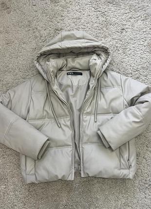 Зимова куртка від zara бежева шкіряна