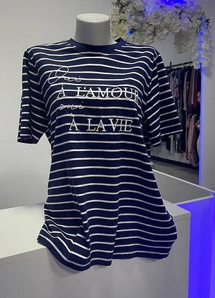 Темно-синя футболка в білу смужку від amisu